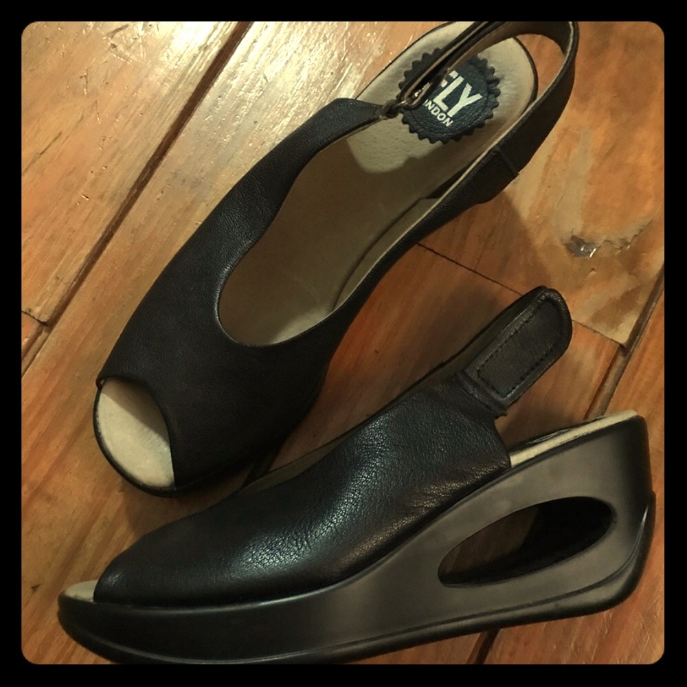 Beautiful slingback wedge by Fly London